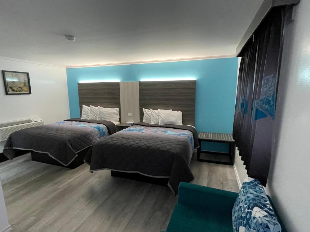 Deluxe Queen Room interior